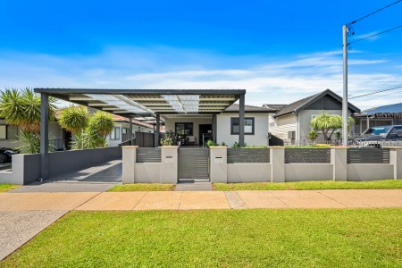 HIGH QUALITY FAMILY HOME PLUS MODERN GRANNY FLAT