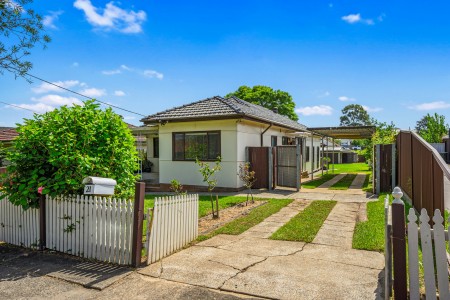 HUGE 1012SQM BLOCK - WITH 15.5M FRONTAGE AND A SPACIOUS FAMILY HOME