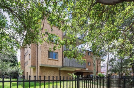 TOP FLOOR 3 BEDDER