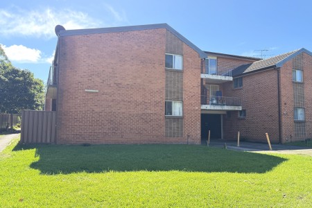 OVERSIZED 2 BEDROOM APARTMENT WITH LOCK UP GARAGE