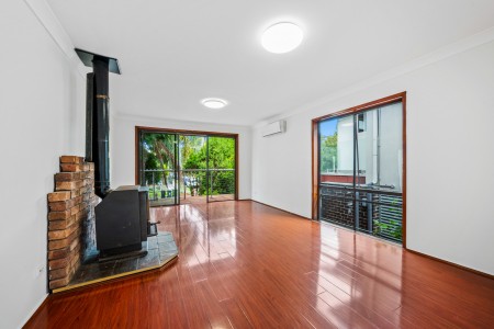 2 STOREY FREE STANDING HOUSE