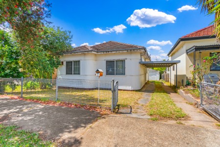 3 BEDROOM PLUS SUNROOM HOME