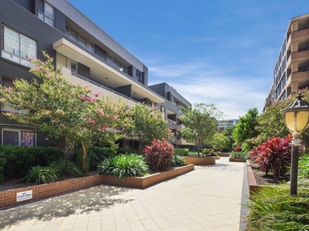 APARTMENT WITH SECURITY CAR SPACE IN AUBURN CENTRAL