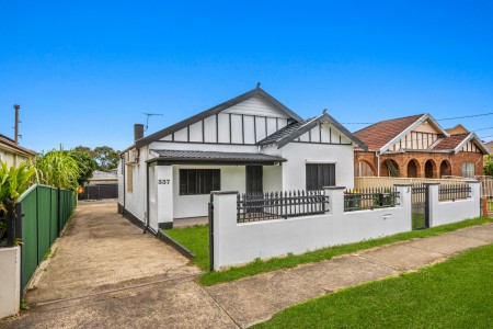 NEWLY RENOVATED 4 BEDROOM FAMILY HOME