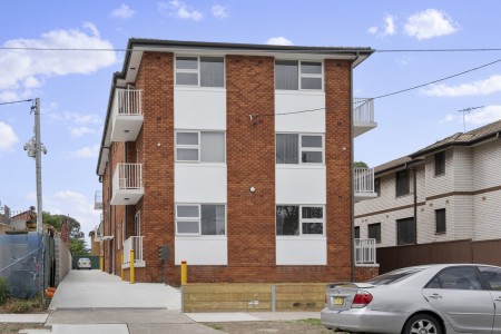 FULLY RENOVATED FLOOR 2 BEDROOM UNIT 850M TO AUBURN STATION