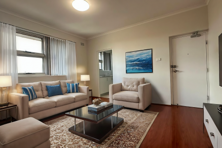 FULLY RENOVATED FLOOR 2 BEDROOM UNIT 850M TO AUBURN STATION