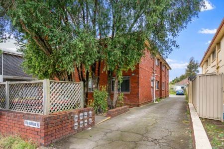 NEAT 2 BEDROOM UNIT