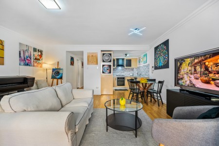 IMMACULATE GROUND FLOOR APARTMENT | 650M TO AUBURN STATION
