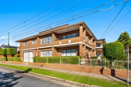 HIGH QUALITY FULL BRICK HOME IN LANDMARK CORNER POSITION!!
