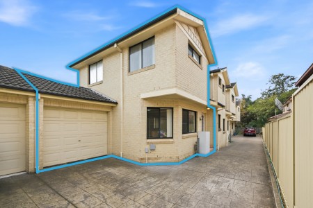 2-BEDROOM TOWNHOUSE | BOUTIQUE COMPLEX OF ONLY 4 - OPEN TO VIEW SATURDAY 11-11.30AM