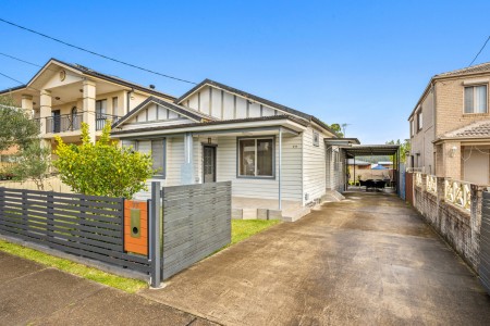 CLASSIC FAMILY HOME  - POSITION AND POTENTIAL - 537SQM BLOCK - OPEN TO VIEW SATURDAY 1-1.30PM