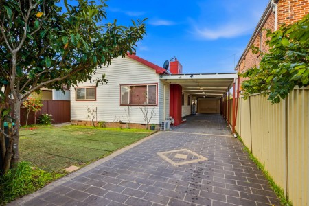 WELL PRESENTED HOME WITH GRANNY FLAT