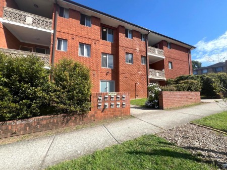 MODERN 2 BED 1 BATHROOM UNIT