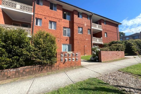 MODERN 2 BED 1 BATHROOM UNIT
