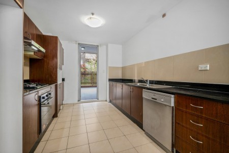GROUND FLOOR VILLA STYLE APARTMENT - 176SQM OF FLOORSPACE