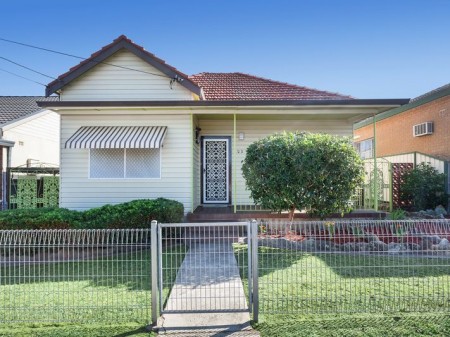 WELL PRESENTED LARGE 3 BEDROOM HOME