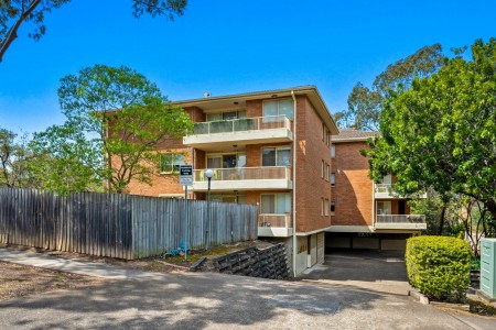 REFRESHED AND READY TO MOVE RIGHT IN - OPEN TO VIEW SATURDAY 10 TO 10.30AM