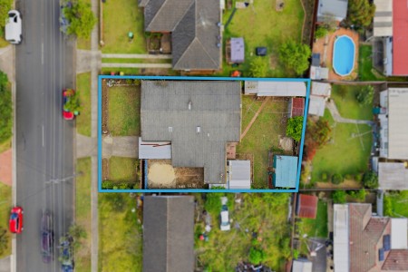 ORIGINAL HOME ON 562.8SQM WITH A 16.15M FRONTAGE - PACKED WITH POTENTIAL! OPEN TO VIEW SATURDAY 10-10.30AM