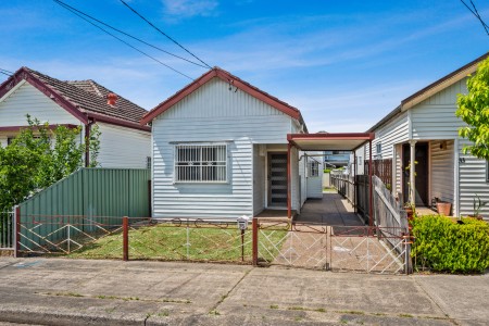 THE PERFECT STARTER  - OPEN TO VIEW SATURDAY 2 TO 2.30PM