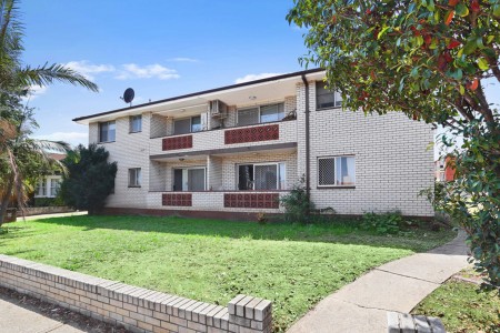 NEAT 2 BEDROOM UNIT WITH CAR SPACE