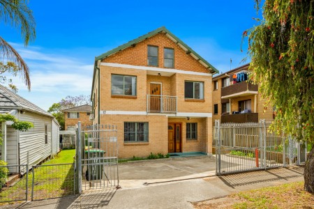 SPACIOUS SIX-BEDROOM HOME
