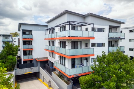 Modern Unit | Walking Distance to Toongabbie Station