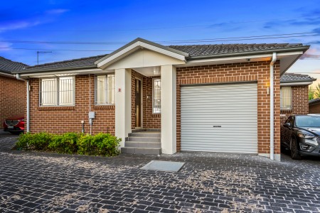 Modern Villa in Prime Location Offering Space & Convenience