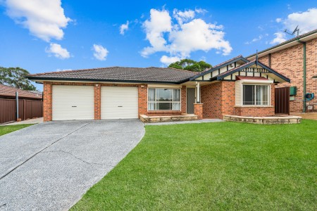 Modern 3 Bedroom Family Home in Convenient Dean Park Location