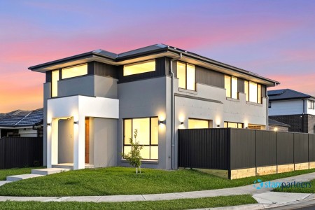 Stunner location + Effortless Living Starts Here!