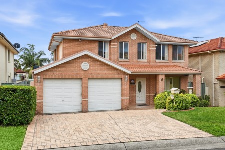 Spacious Entertainer in a Prime Convenient Location