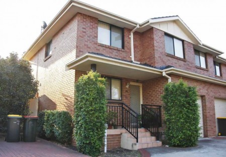 Three Bedroom Townhouse in Quiet Complex
