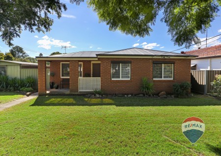 15 WINDERMERE AVENUE, Cambridge Park, NSW 2747