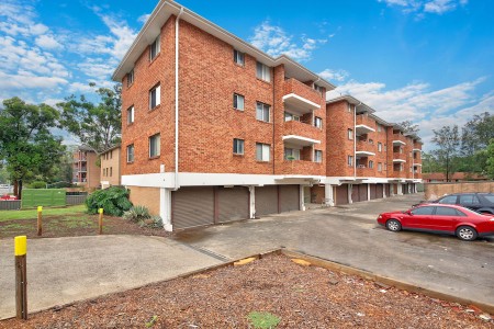 Lovely second Floor Unit - was rented for $270 per week