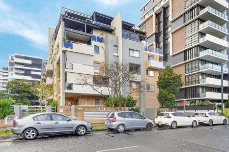 3 bedroom and a rare double LOCK UP GARAGE