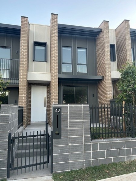 Near New- 2 bedroom Terrace