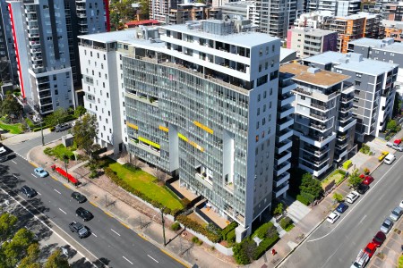 EAST FACING ON THE TOP FLOOR AMAZING VEIWS ... DUCTED AIR CONDITIONING