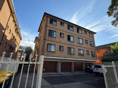 Security top floor unit in Castlereagh Street