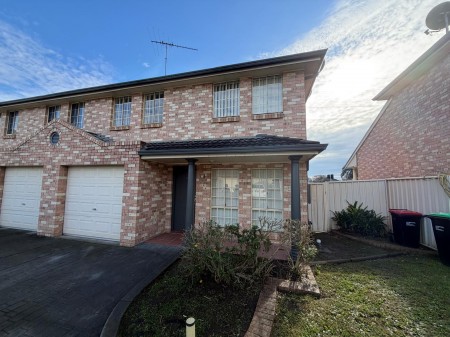 Neat & Tidy Townhouse in Convenient Location