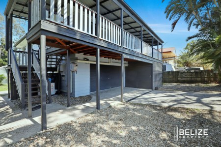 Stunning Dual-Living Queenslander in Idyllic Jacobs Well Location