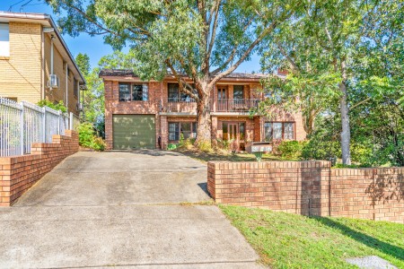 HUGE FULL BRICK HOME - 1,028SQM WITH A 22.5M FRONTAGE