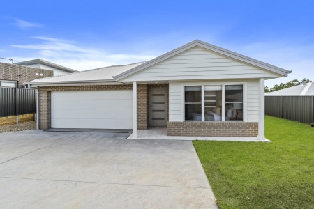 BRAND NEW MODERN SINGLE FAMILY HOME - READY TO MOVE IN
