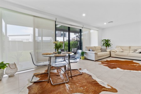 MODERN 4 BEDROOM HOME  l TORRENS TITLE TERRACE