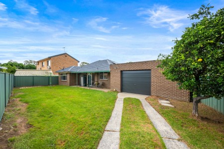 LARGE SINGLE LEVEL HOME ON A 696SQM BLOCK