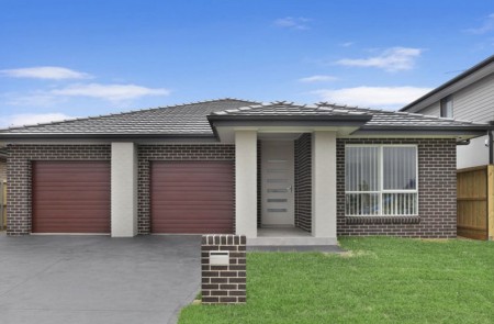 MODERN 3 BEDROOM HOME -OPPOSITE FAMILY PARK