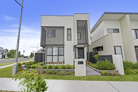 MODERN FREESTANDING TERRACE WITH SPACE, STYLE & VERSATILITY