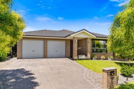 BEAUTIFUL HOME - GREAT LOCATION
