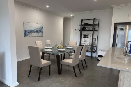 LARGE MODERN 4 BEDROOM HOME