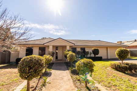 10 Ken McMullen Place, Dubbo, NSW 2830