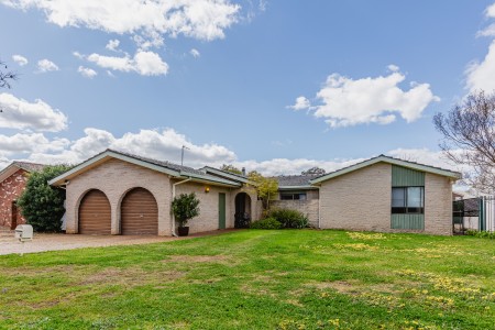 4 Hazelwood Drive, Dubbo, NSW 2830