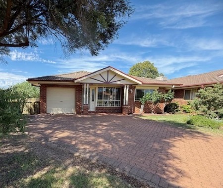 2 Paul McLean Place, Dubbo, NSW 2830